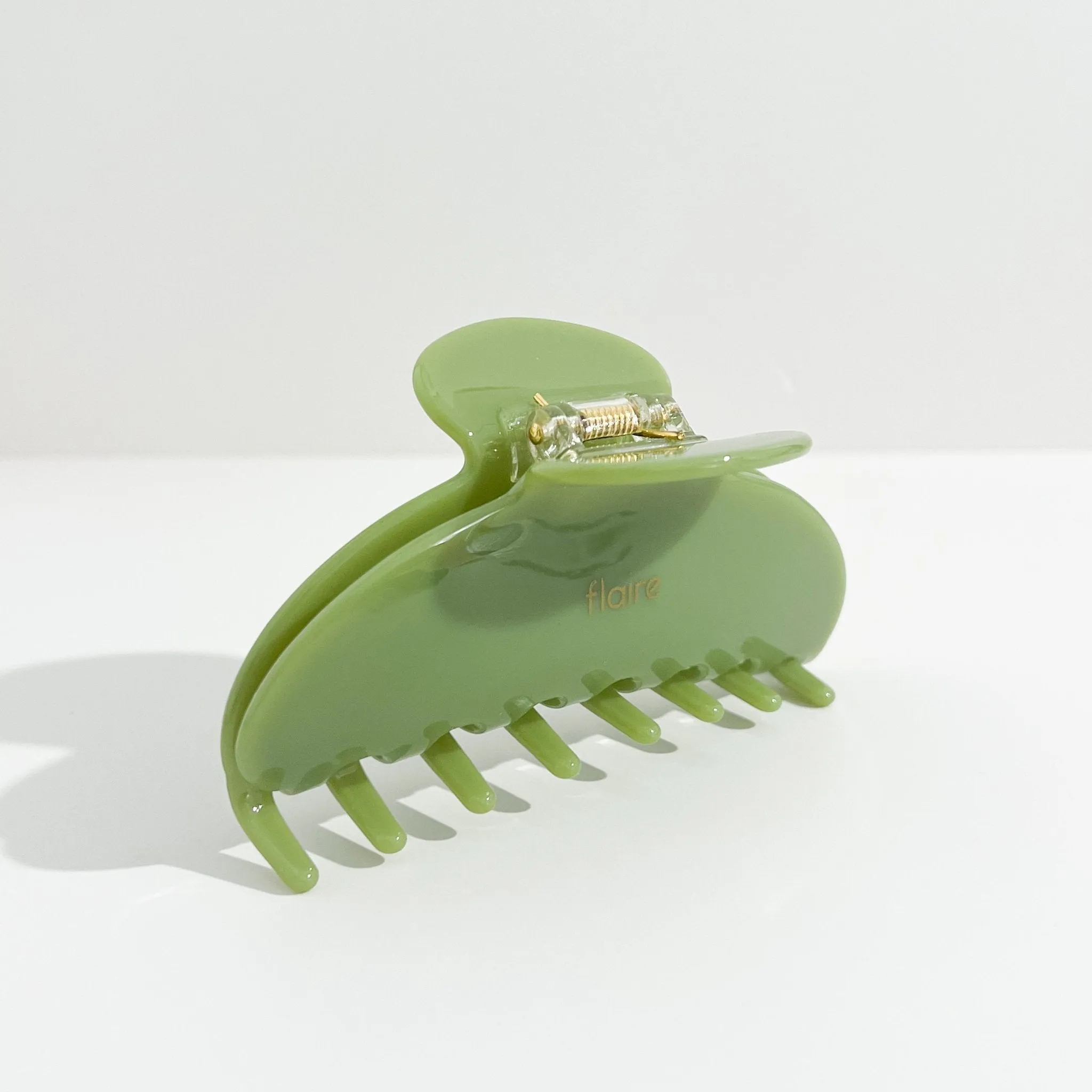 Amelia Claw Clip in Matcha
