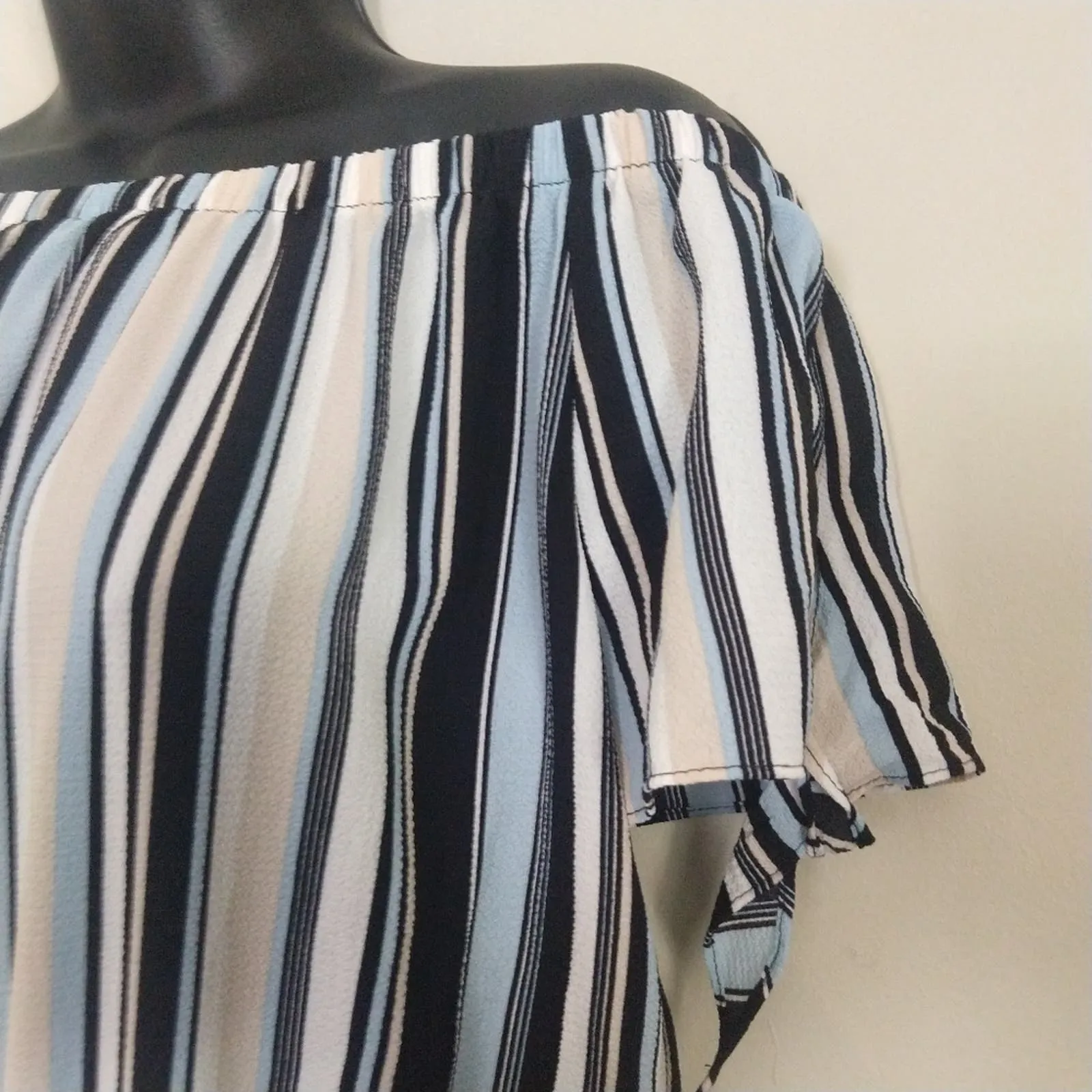 Love...Ady Stripe Tie Sleeve Romper Medium