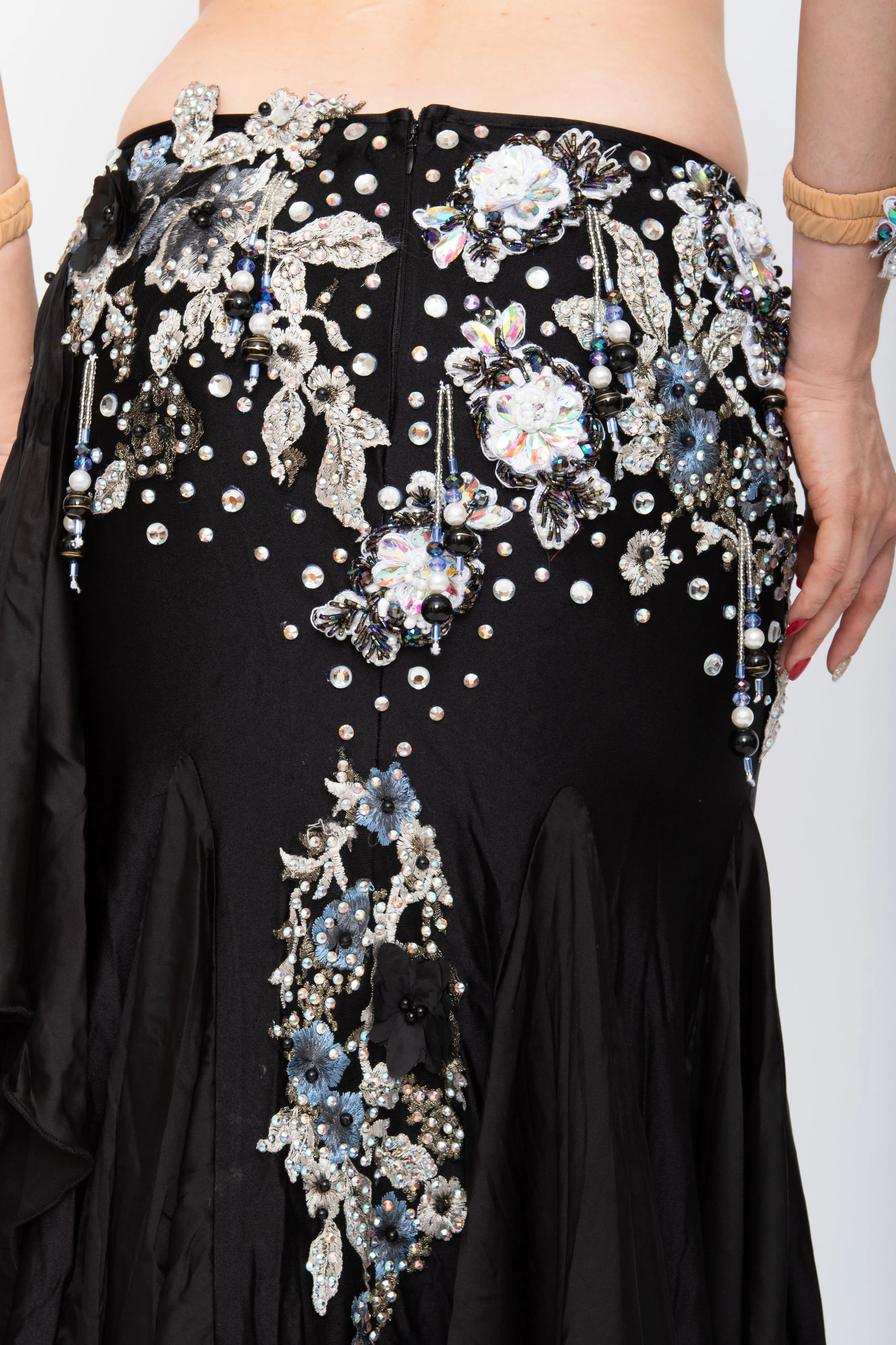 New Osmani Dramatic Elegance in Black
